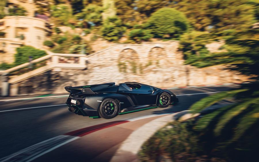  Lamborghini Veneno Roadster (2/9) 2015 года  (фото 8 из 18)